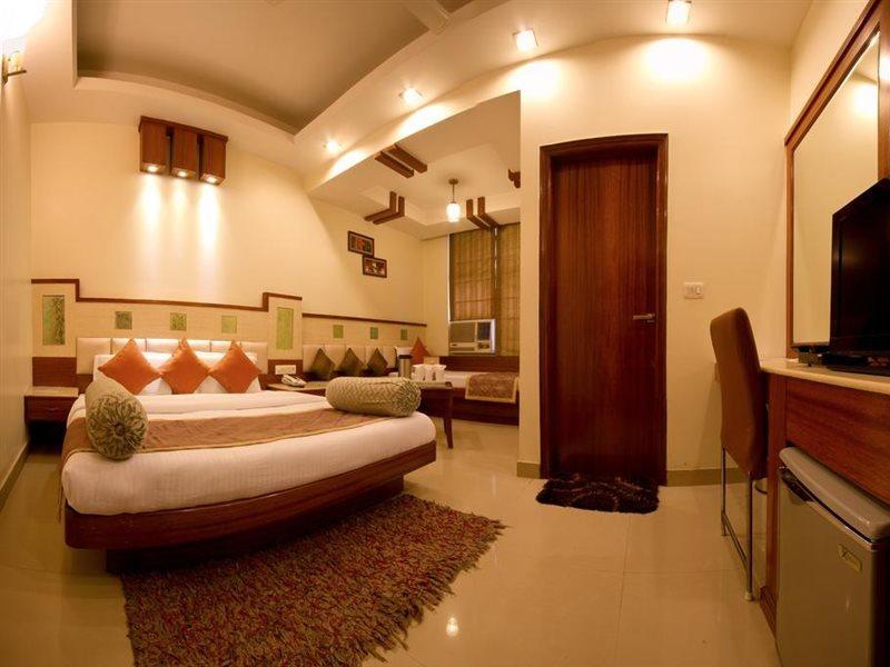 Hotel Aster Inn New Delhi Bagian luar foto