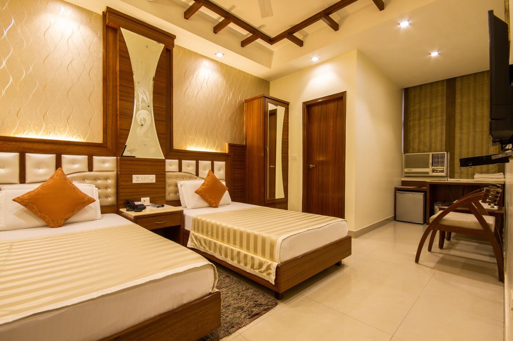Hotel Aster Inn New Delhi Bagian luar foto