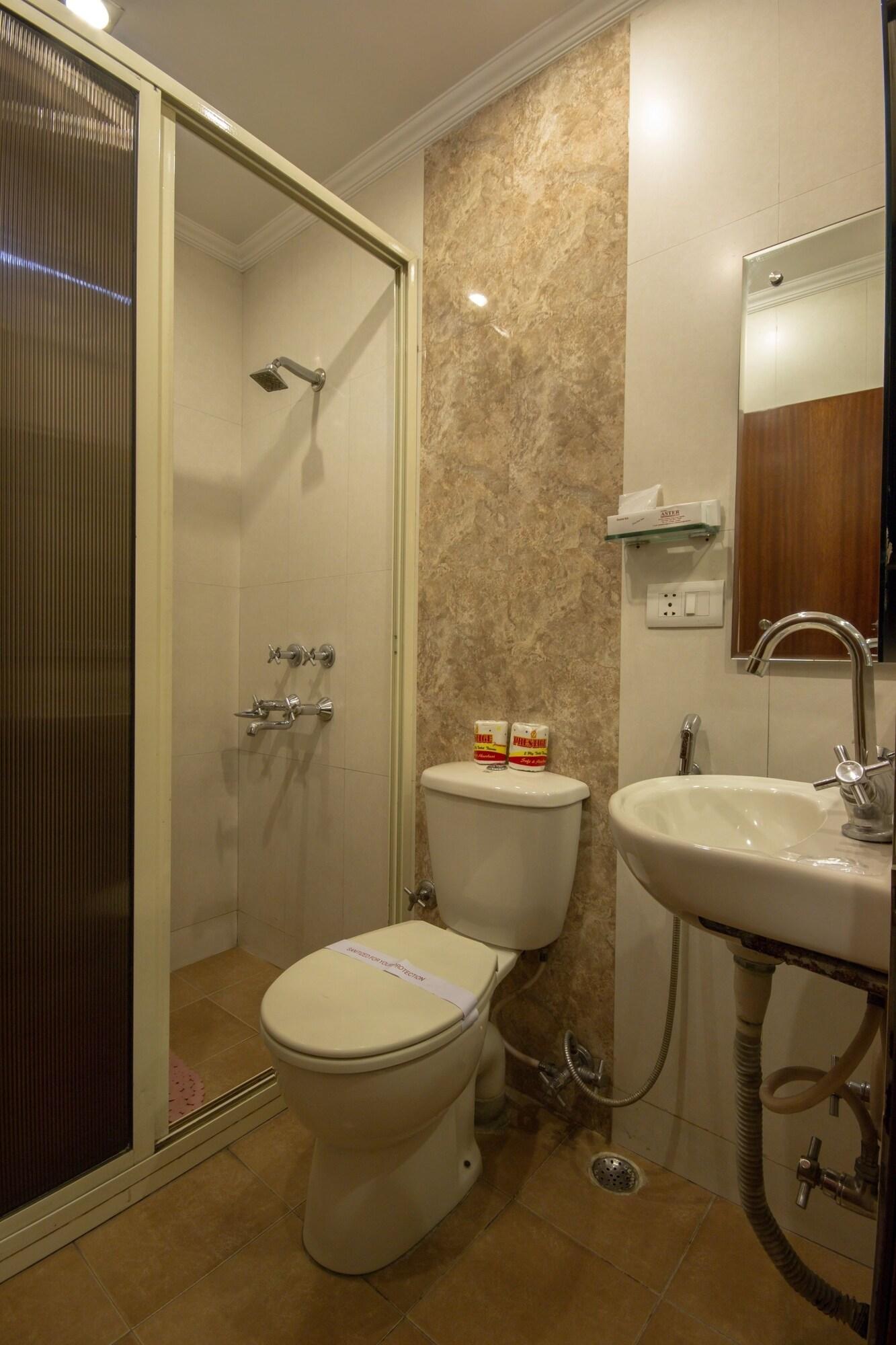 Hotel Aster Inn New Delhi Bagian luar foto