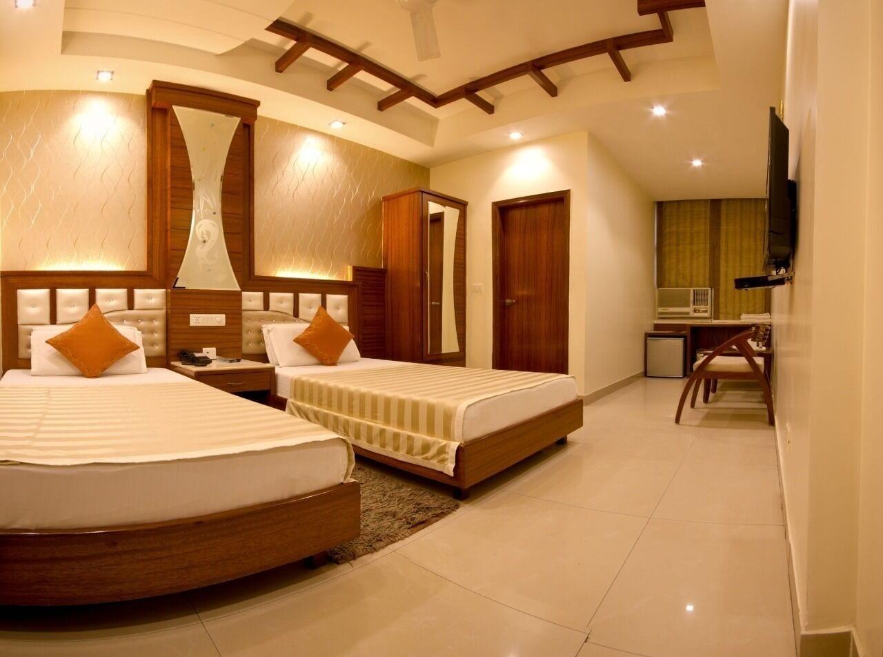 Hotel Aster Inn New Delhi Bagian luar foto