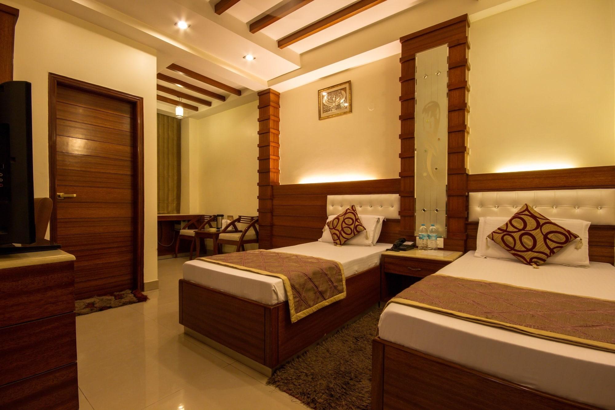 Hotel Aster Inn New Delhi Bagian luar foto