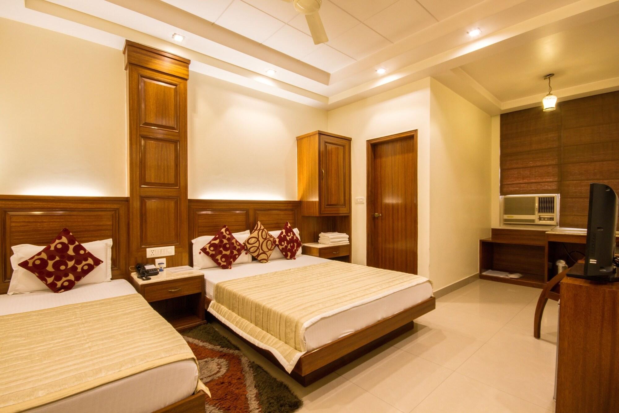 Hotel Aster Inn New Delhi Bagian luar foto