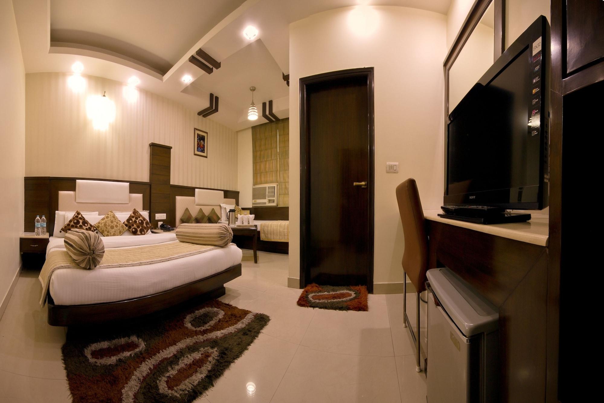 Hotel Aster Inn New Delhi Bagian luar foto