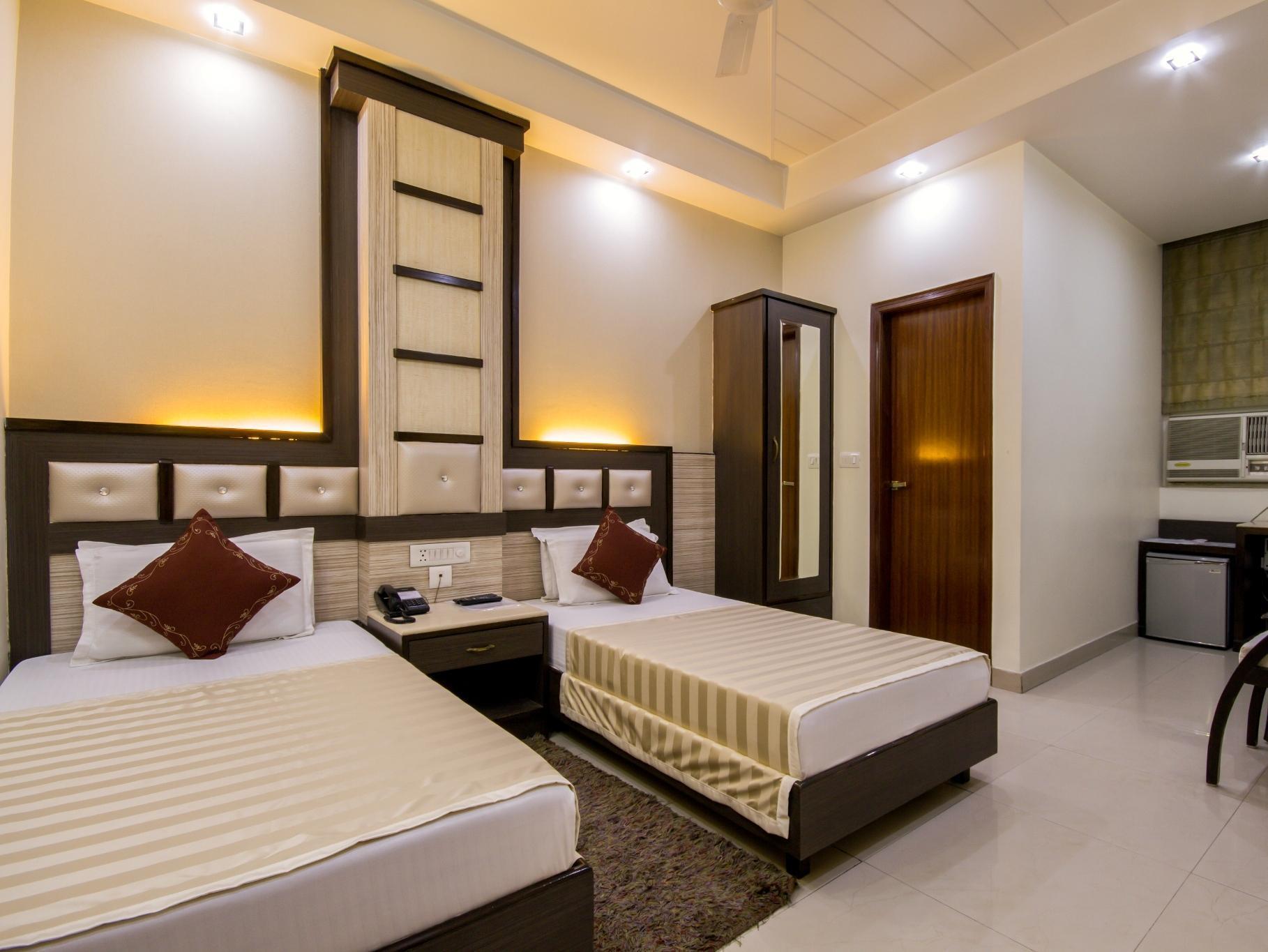 Hotel Aster Inn New Delhi Bagian luar foto