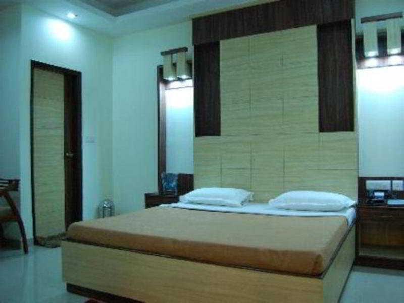 Hotel Aster Inn New Delhi Bagian luar foto