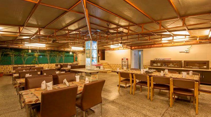 Hotel Aster Inn New Delhi Bagian luar foto