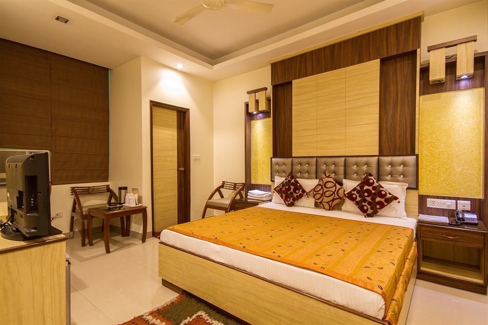 Hotel Aster Inn New Delhi Bagian luar foto