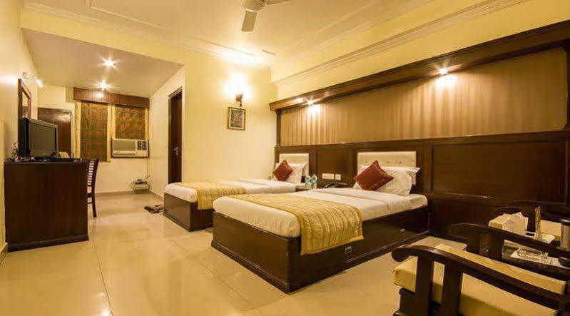 Hotel Aster Inn New Delhi Bagian luar foto