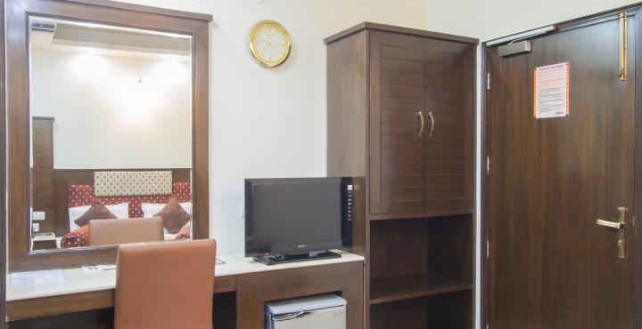 Hotel Aster Inn New Delhi Bagian luar foto