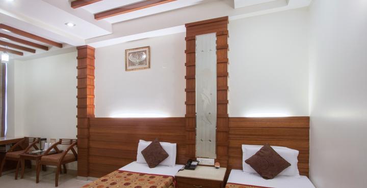 Hotel Aster Inn New Delhi Bagian luar foto