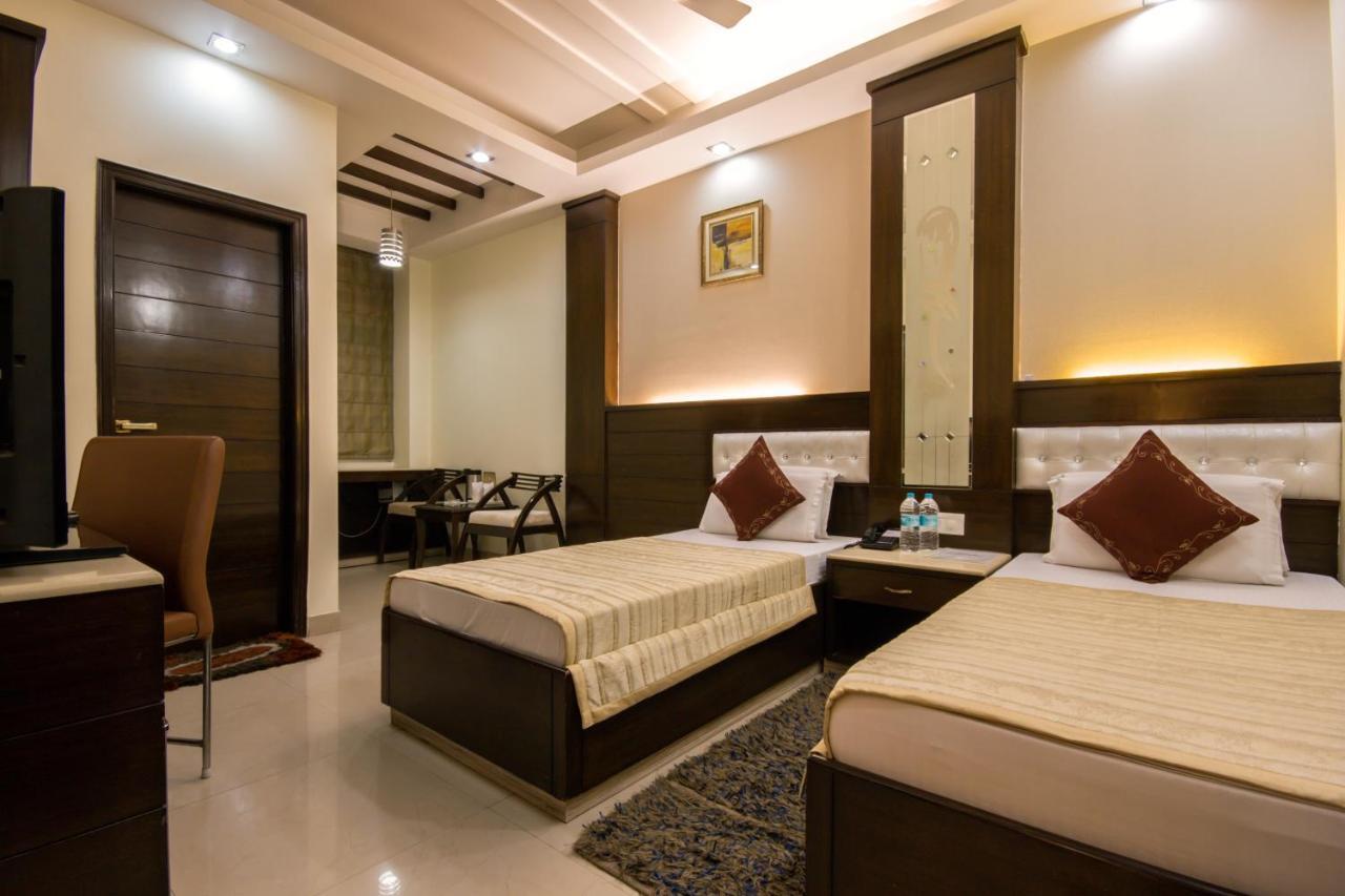 Hotel Aster Inn New Delhi Bagian luar foto